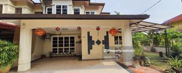 Corner Lot terrace house with Lush Green Views & Garden Space. 1