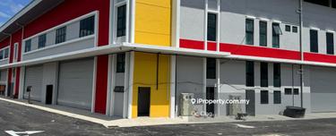 Easy access, wide turning radius & face main road 1
