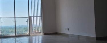 3 Bedrooms Condo with Golf Course View 1