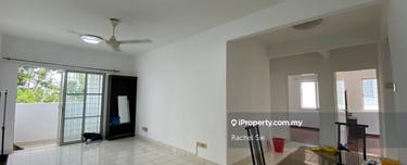 Clean and well kept unit. Move in condition 1