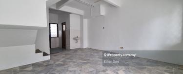 2-Storey 825sf, Refurbished, Face South, Non Bumi, Comfortable ownstay 1