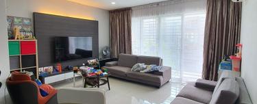 Modern Comfort. Newly Refurbished. 1