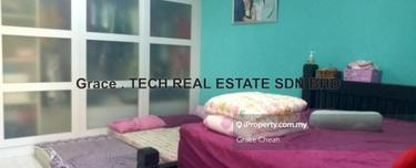 Modern renovated 2 sty house with balcony. 1