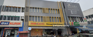 Great traffic area with ample parking spaces 1