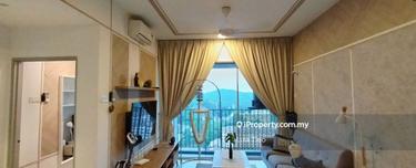 Renovated, high floor corner unit, 2 carpark, very private 1