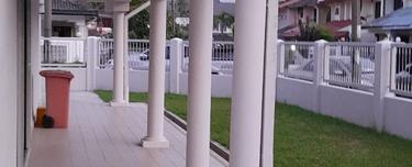 Corner unit with 20 feet of spacious side land garden !  1