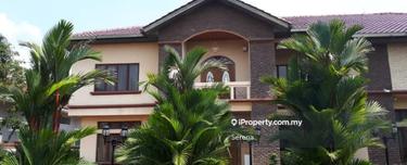 Spacious Elegant Bungalow Good Layout and Pool 1