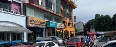 Value 4-sty shop office with excellent exposure and fully tenanted  1