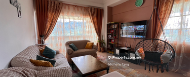 Freehold with spacious unit 1