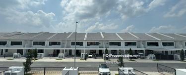 Superlink like Semi D house.. Brand new 1