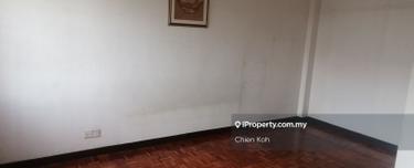 1025 sf , 3 rooms, 2 baths, 1 carpark 1