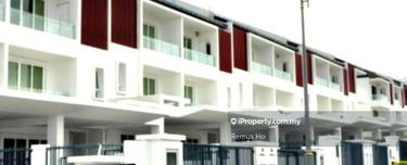 Untenanted and Unoccupied Triple storey house for Sale  1