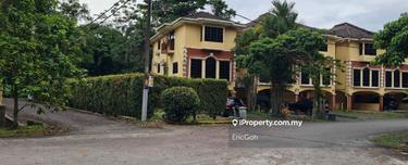 Three Storey Corner Townhouse in Established Meru Valley Resort 1