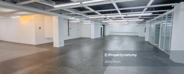 Spacious unit with 16,448sf 1