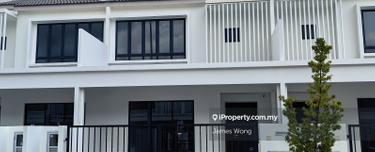 Freehold Sejati Lakeside Terrace House 1