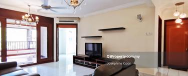 Big Lanai. well Kept Low floor. two car parks but can park three cars 1