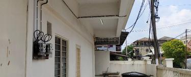 3 rooms & 1 bathrooms for rent  -- ground floor (front portion) 1