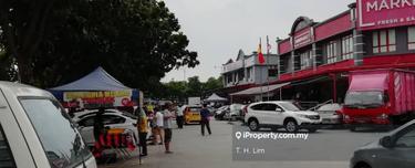 Shah Alam Seksyen 13 Main road  near hero market , mr diy, eateries 1