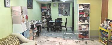 Well Maintain Freehold Terrace / Renovated and Extended  1