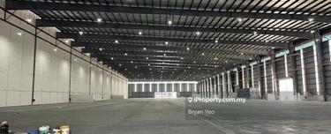 Cheap! Freehold warehouse with loading bays high ceiling 1