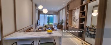 Freehold Residential Condo, Walk 35 Steps to MRT, Low Density 1