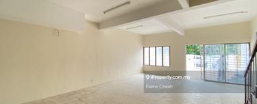Newly Refurbished, move in condition, Spacious Garden behind 1