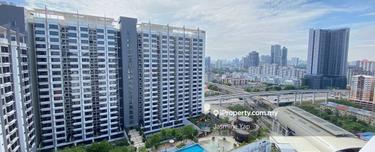Convenient to LRT. Residential Home & Family Vibe. Peaceful & Quiet 1
