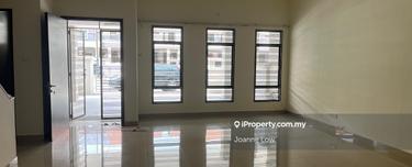 Well Maintained Unit in Peaceful, Low Density Area w Original Layout  1