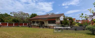 Corner Lot Single Storey Bungalow with Huge Land 1