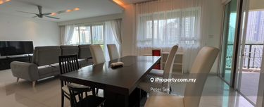 Walking distance to 163 Mall and Mkis 1