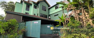 Corner lot with extra land 1