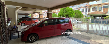 2 adjoining 2.5 storey 10 bedrooms 1