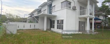 2 Sty Corner Terrace With Big Land 1