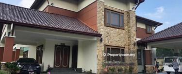 Jalan Rimba Riang seksyen 9. Huge Land bunglow for sale.  1