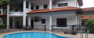 Located in IOI Resort City- Bungalow with huge land for rent. Pm me  1