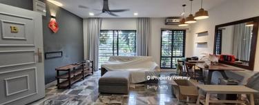 Recently renovated and moving in condition unit 1
