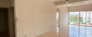 Apartment with lift, small balcony with unblock view. 5mins to MRT. 1
