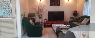 Very well maintain semi d hse, beautiful garden, extend room & kitchen 1