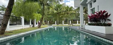 Golf View 2 storey Bungalow with Garden & Private Pool, Rent Rm25k!! 1
