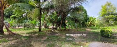 Tanah 2 ekar berserta dengan rumah setingkat 1