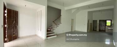 Freehold! Facing playground! With Living Hall upstairs! Facing North! 1