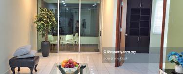 Low floor. Pool view. Well kept 1