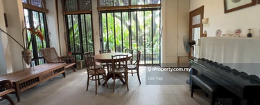 Section 11, near UM ,2.5 storey bungalow suit for commercial use 1