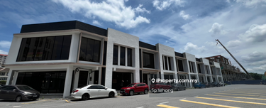 Corner shop, ground floor, big & spacious, suitable F&B and showroom 1