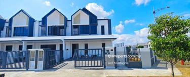 Freehold Latest phase! Facing open unit! Big Land Area!  1