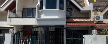 Charming 2-Story Family Home in a Prime Location! 1