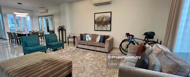 Nice Reno 3 Storey Link Home in Excellent Condition Modern & Well-Kept 1