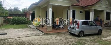 Banglo setingkat di Kampung Keling, Mulong Limbat 1