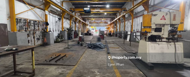 Taman Mount austin factory rent with overhead cranes . 1