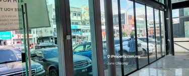 Commercial Bungalow frontage excellent exposure, ample park space. 1